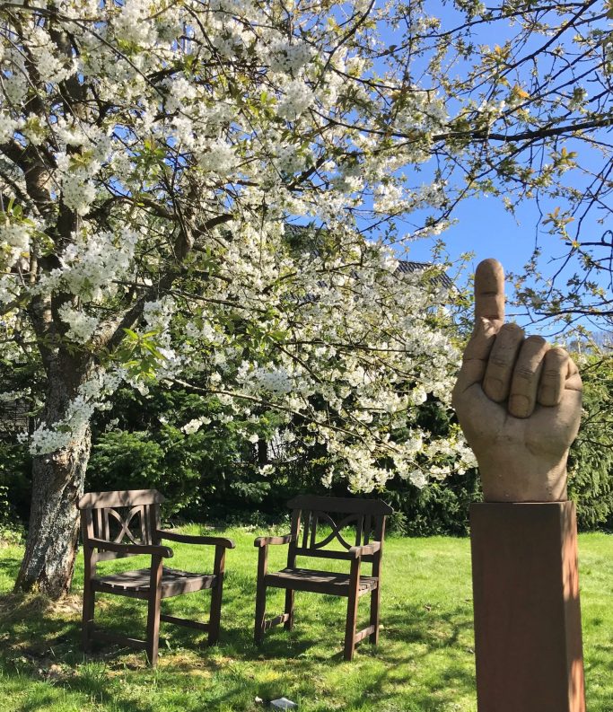 "Obacht!" - Keramik an Kirschblüte